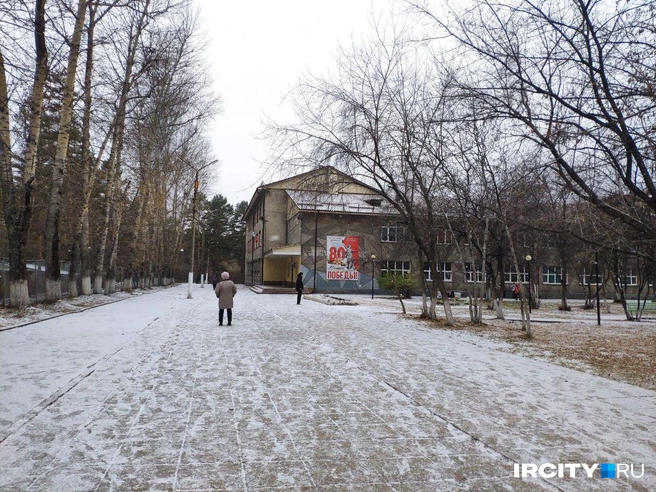 По словам учеников, 9-й класс, где учится парень, отпустили с уроков | Источник: Алена Кашпарова / IRCITY.RU