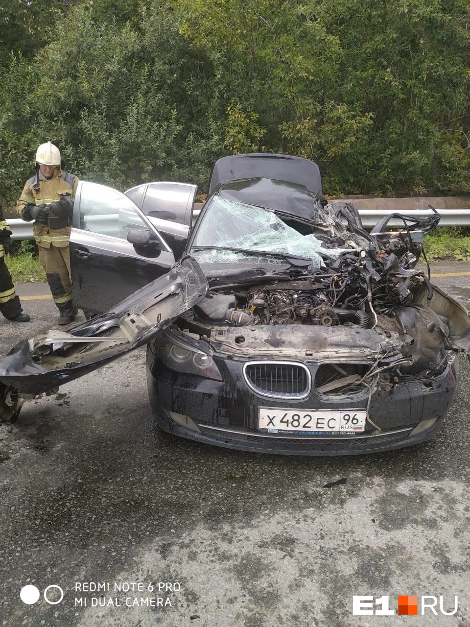 Под Екатеринбургом BMW с 18-летним парнем врезалась в грузовик: фото с  места аварии 26 августа 2019 года - 26 августа 2019 - Е1.ру