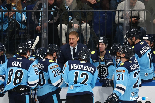 В конце 3 периода команда «Сибири» взяла 30-секундный перерыв. | Источник: Александр Ощепков / NGS.RU