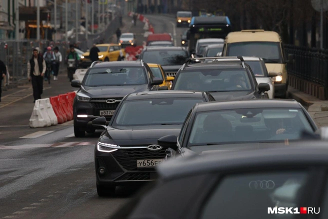 Горожанам порекомендовали пользоваться общественным транспортом во время пробок | Источник: Артем Устюжанин / MSK1.RU