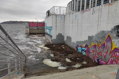 Волжская набережная в Нижнем Новгороде разрушается