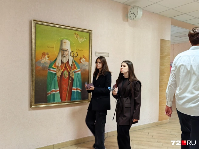 Дети с интересом гуляли по коридорам и смотрели картины | Источник: Юлия Мальцева/ 72.RU