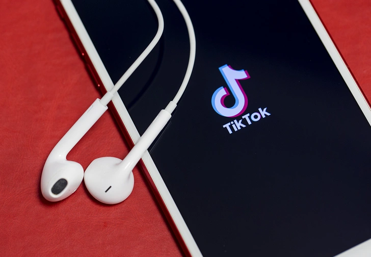 СМИ выяснили, что модераторы TikTok обязаны понижать рейтинг уродливых и нищих пользователей