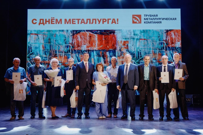 С профессиональным праздником металлургов поздравил первый заместитель губернатора Челябинской области Иван Куцевляк | Источник: ЧТПЗ
