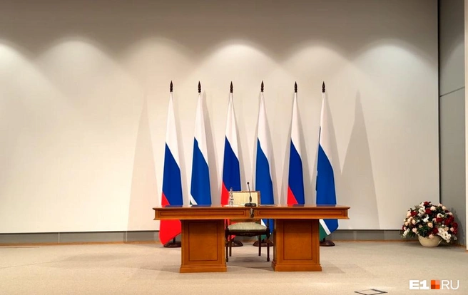 Что с бензином и почему Екатеринбург жил без воды? Главное с пресс-конференции губернатора | Источник: Даниил Румянцев / E1.RU