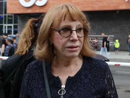 Книги Жванецкого, сервиз от Жириновского и стол на 40 человек: гостеприимный дом Киры Прошутинской