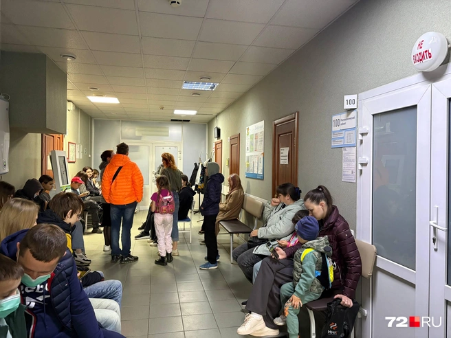 Утром в фильтр детской поликлиники обратились не меньше 10 пациентов  | Источник: Мария Токмакова / 72.RU
