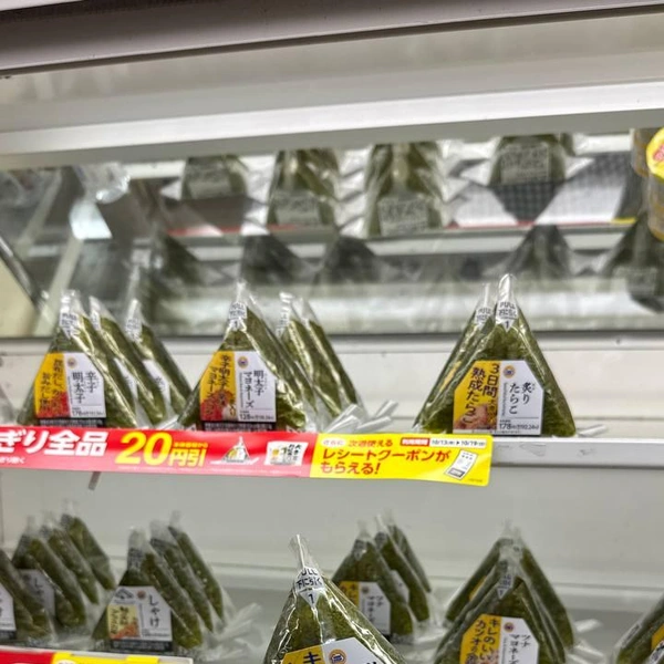 В японских магазинах можно вкусно и недорого питаться | Источник: Наташа Барбариска