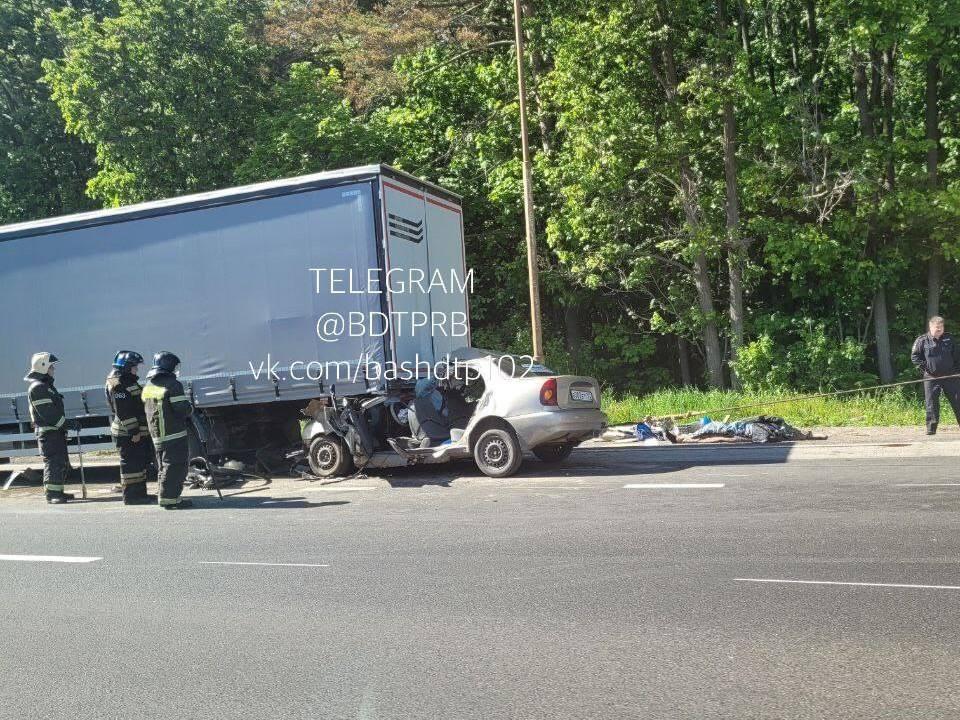 Под Уфой в жутком ДТП погиб пенсионер: его «ЗАЗ» влетел в грузовик
