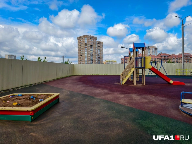 Площадка огорожена забором | Источник: Булат Салихов / UFA1.RU