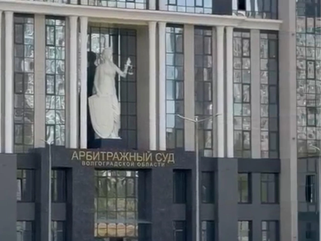 Жители Волгограда активно публикуют снимки нового здания суда в социальных сетях. | Источник: @gelyalol / Instagram (принадлежит Meta, экстремистской организации, деятельность запрещена на территории РФ)