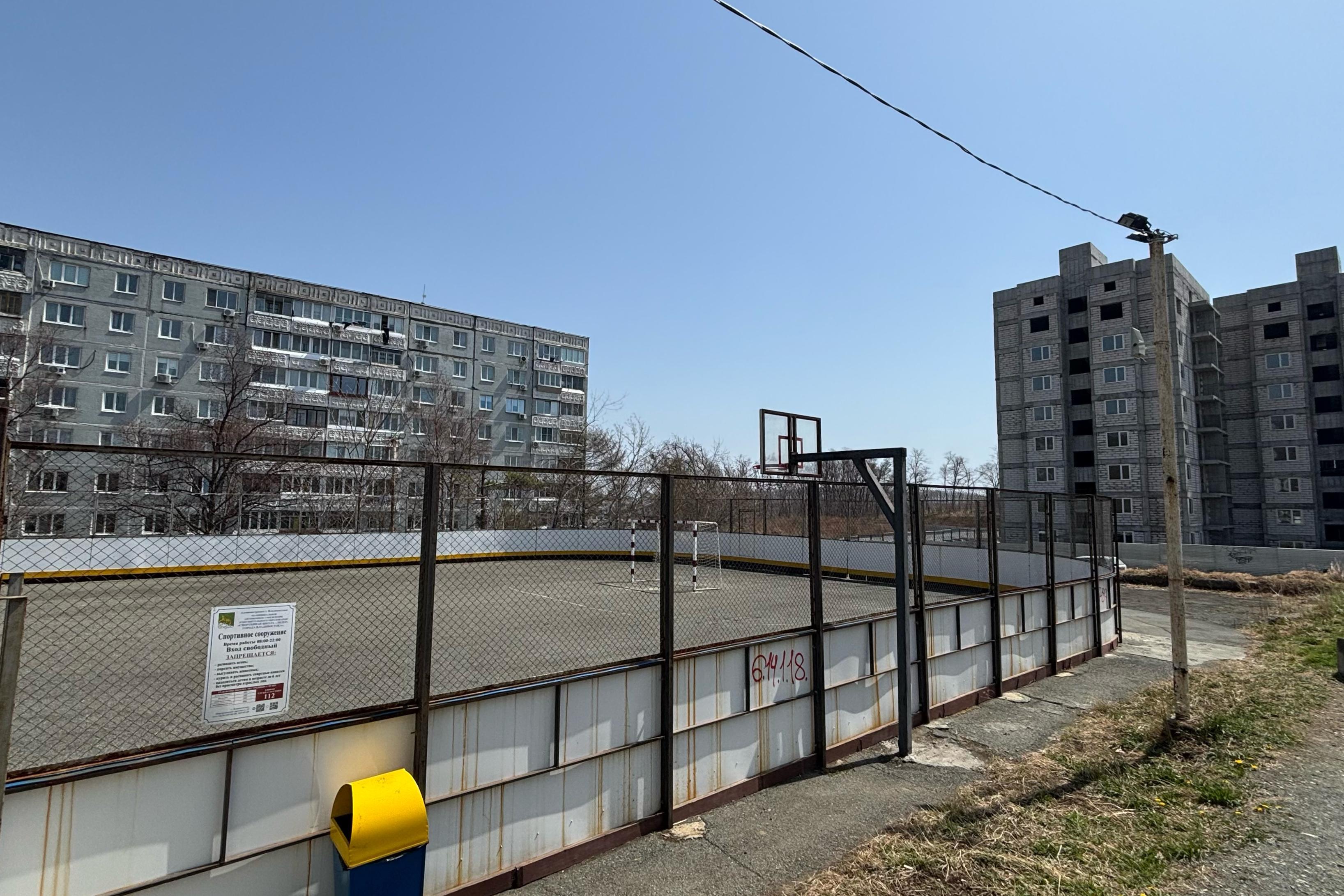 В Екатеринбурге пропал свет на уличных спортивных площадках. В чём дело?