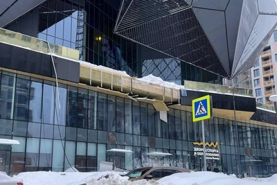 Опасная оттепель вызвала обрушения льда и снега