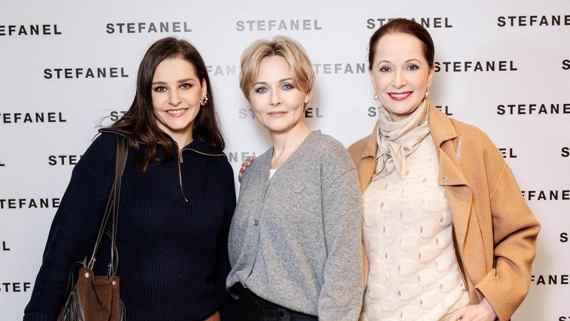 Где на этой неделе мы встретили читающую Барановскую и элегантную Тарханову: светский дайджест Woman.ru