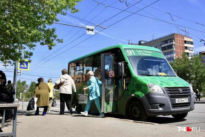 91-й пользуется популярностью у всех, в том числе у пенсионерок | Источник: Михаил Шилкин