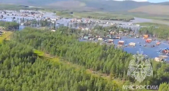 Коровы в западне, магазины уходят под воду. В Якутии продолжаются паводки | www.fontanka.ru
