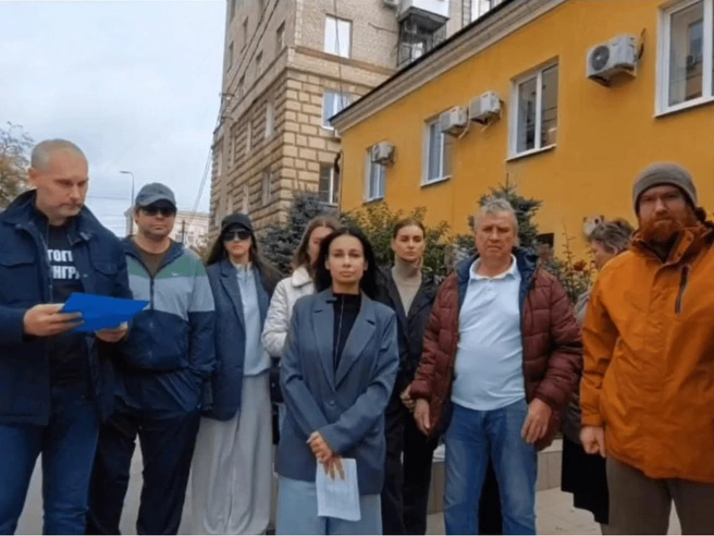 Видеообращение, по словам заявителей, они адресуют в комитет образования и Генеральную прокуратуру | Источник: О Волгограде Сталинграде / Telegram