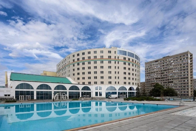 Воду в бассейне подогревают | Источник: ГРЕЙС ГРУПП | GRACE GROUP HOTELS / Мk.com