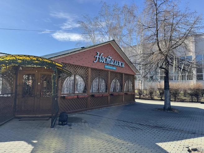 Кафе построили в городском саду еще в конце 90-х годов  | Источник: Юлия Король / 45.RU
