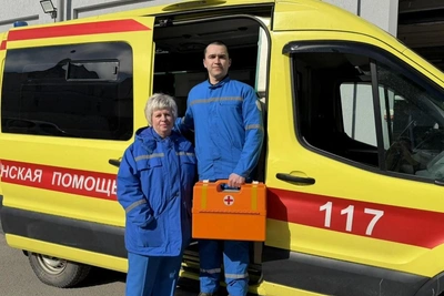 Скорые медики спасли подростка, заваленного снегом