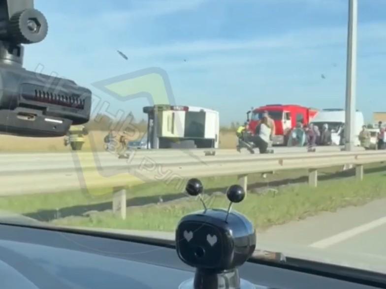 Появились подробности ДТП с перевернутым пассажирским автобусом на трассе в Татарстане