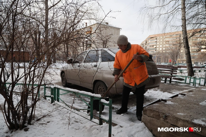 На работе ей выделили свой угол&nbsp;для жизни, но в случае увольнения нужно будет покинуть жилье | Источник: Наталья Черепанова