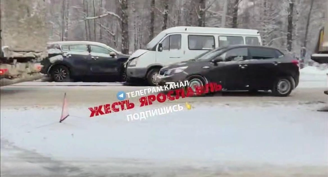 Очевидцы сообщили о нескольких ДТП в районе Карачихи | Источник: «Жесть Ярославль» / Telegram