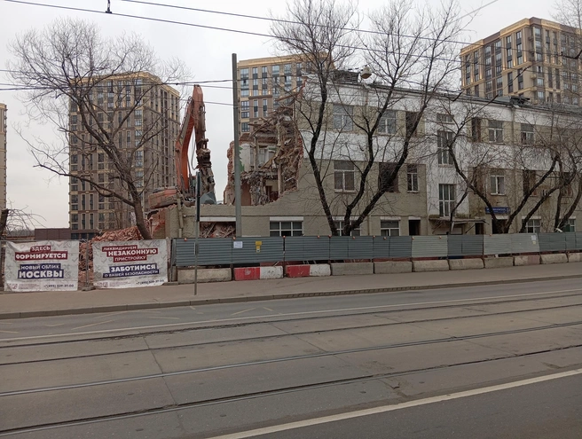 Снос фабричного корпуса | Источник: Официальный сайт проекта «Архнадзор»