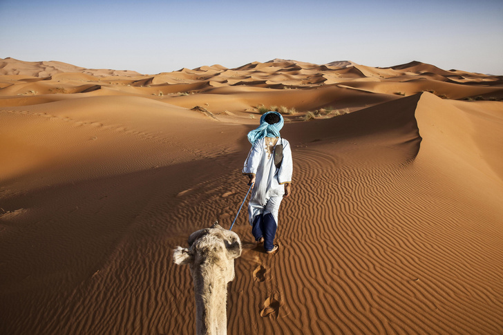 Путешественник нашел таинственный артефакт в Сахаре — он точно не принадлежит нашей Земле