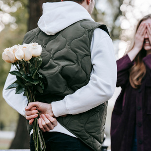 Астрогид для парней: какие цветы подарить девушке по знаку зодиака