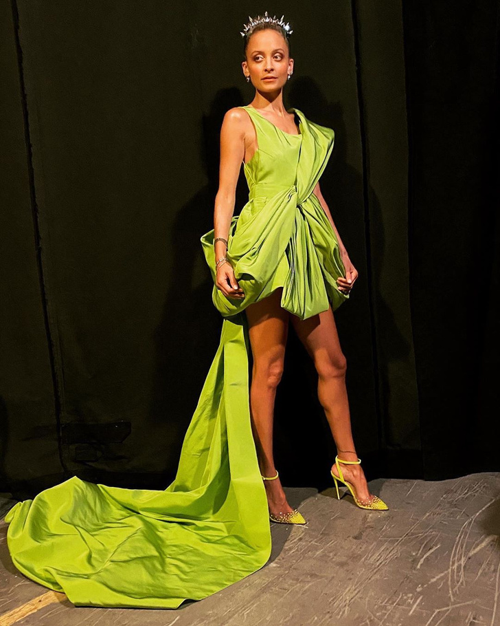 Go green, girl: Николь Ричи в самом «сочном» платье сезона на премии MTV