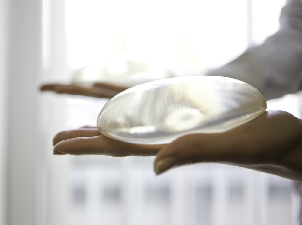 Советы пластического хирурга: как выбрать грудные импланты | marieclaire.ru