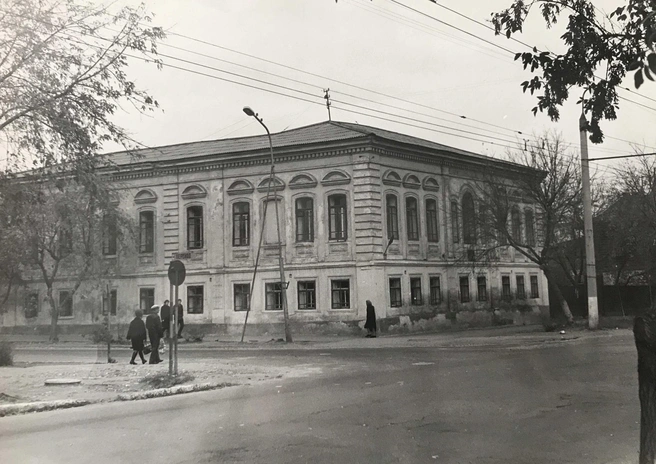 Здание дома по улице Куйбышева, 137, где в 1889–1919 годы располагалось Троицкое приходское училище | Источник: Комитет по делам архивов Курганской области