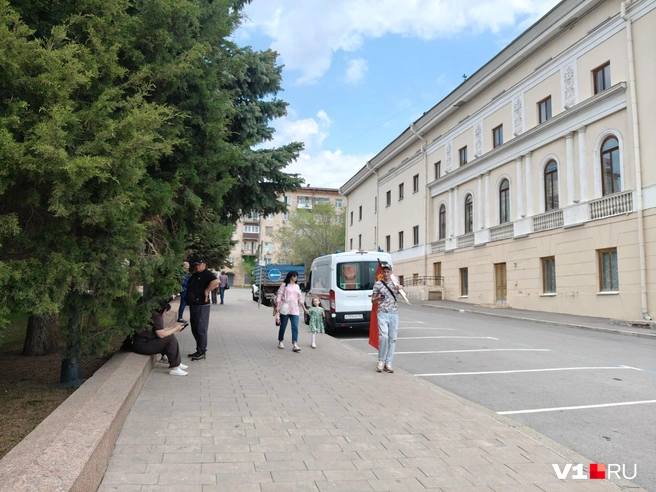 Скорая помощь на местах, фельдшеры готовы оказать помощь | Источник: Мария Умнова / V1.RU