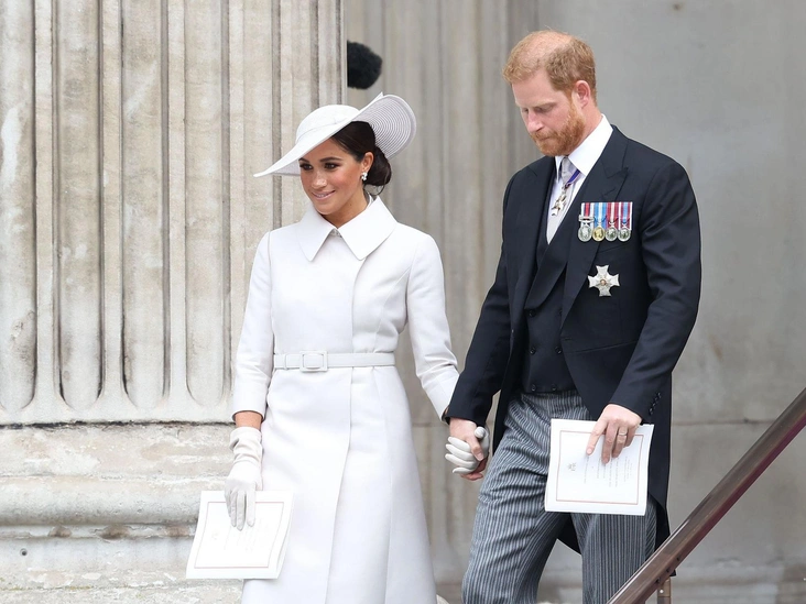 Герцогиня Меган и принц Гарри на службе в честь Платинового юбилея правления Елизаветы II, Лондон, 3 июня 2022