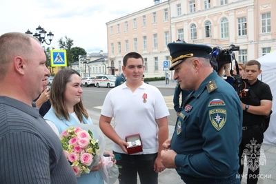 Глава МЧС вручил тверским спасателям технику и награды