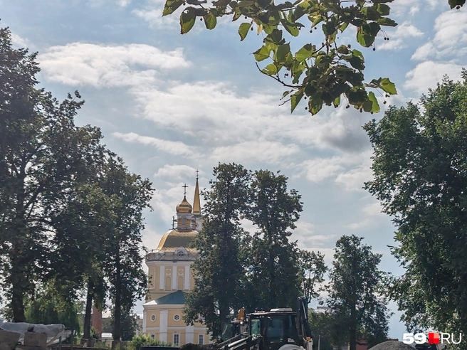 Во время прогулки собор можно рассмотреть со всех сторон | Источник: Марина Кузнецова / 59.RU