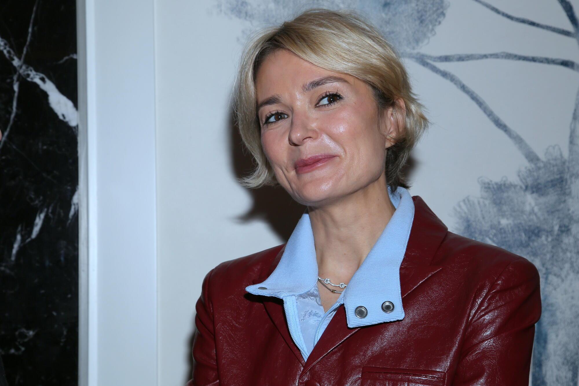 Бросают влюбленные взгляды за столом: Надя Михалкова на дне рождения папы с мужем-губернатором Русл…