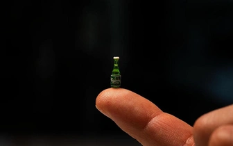 Оптимальная доза: в Швеции показали самую маленькую в мире бутылочку с пивом — и оно, кстати, безалкогольное