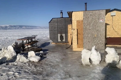 Со льда Байкала у Ольхона убрали незаконные бани и туалеты