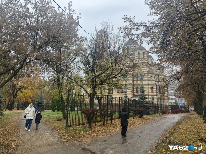 Сквер возле церкви Иоанна Кронштадтского — одно из парадных мест Горрощи | Источник: Кристина Мельникова / YA62.RU