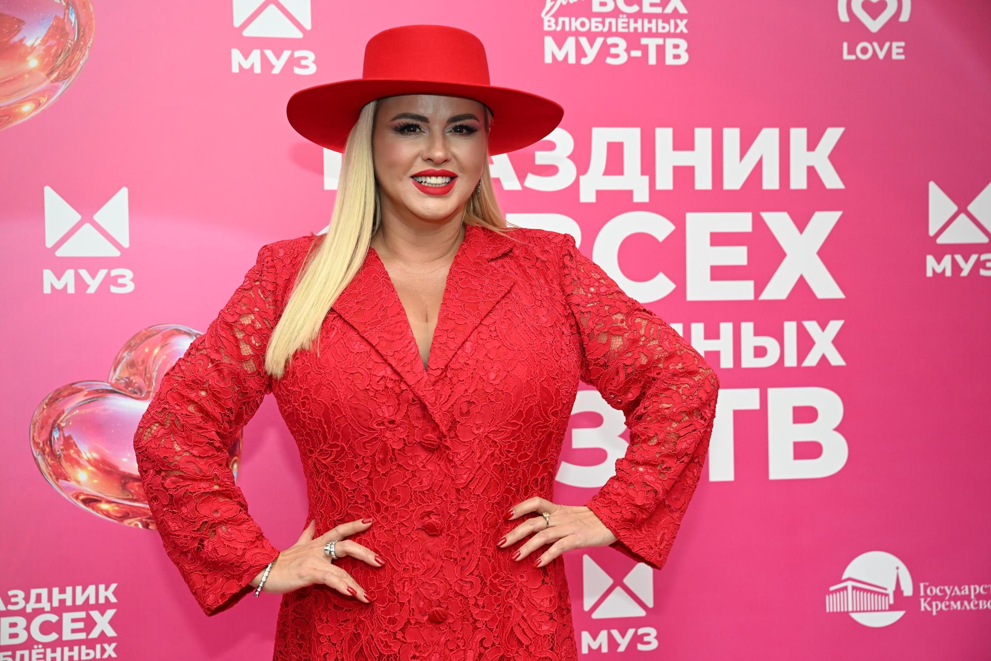 Семенович отрубила себе полпальца, беременная Круглыхина узнала пол четвертого ребенка: соцсети звезд