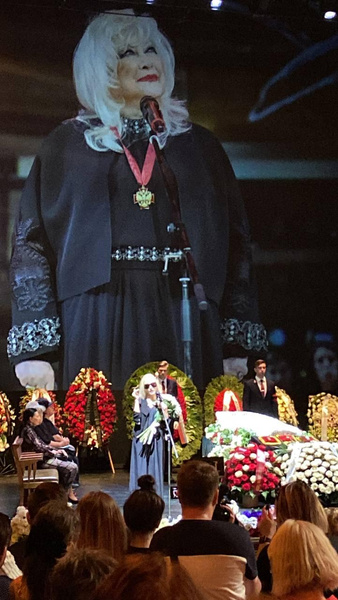 Зудина на похоронах Мирошниченко: «Ирина Петровна, передайте моему мужу, что я и дети очень любим его!»