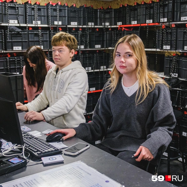 Сотрудники помогут подобрать размер коньков | Источник: Тимофей Калмаков / 59.RU