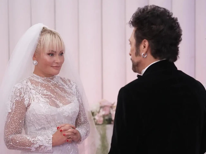 Дану Борисову поженили с Владимиром Тишко на шоу «Свадьба вслепую» (16+) | Источник: Телеканал ПЯТНИЦА! / T.me