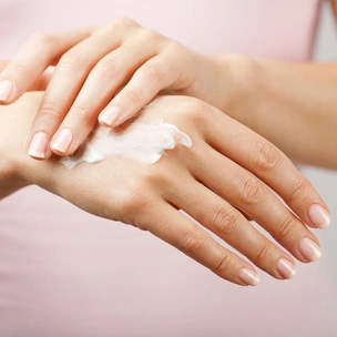 «Почему крем для рук не помогает от шелушений?»