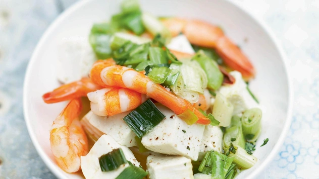 Летняя кухня: легкие блюда с сыром и творогом