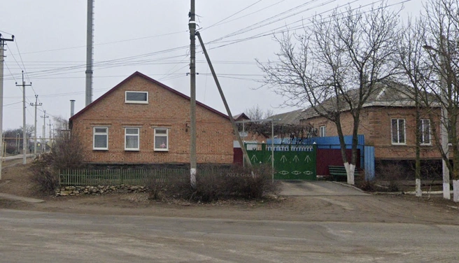 Так дом выглядел до того, как в него врезалась дочь лидера ОПГ | Источник: Google maps