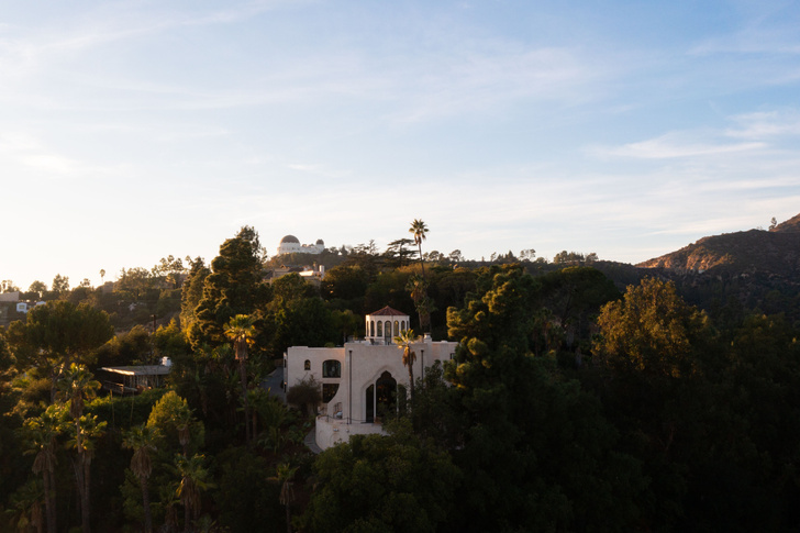 В Лос-Анджелесе продается замок, где жили Боб Дилан, Энди Уорхолл и другие звезды