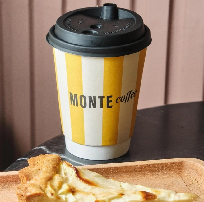 В одном пространстве находится и ювелирный магазин, и кофейня | Источник: Monte_coffee / Instagram (экстремистская организация, деятельность запрещена на территории РФ)